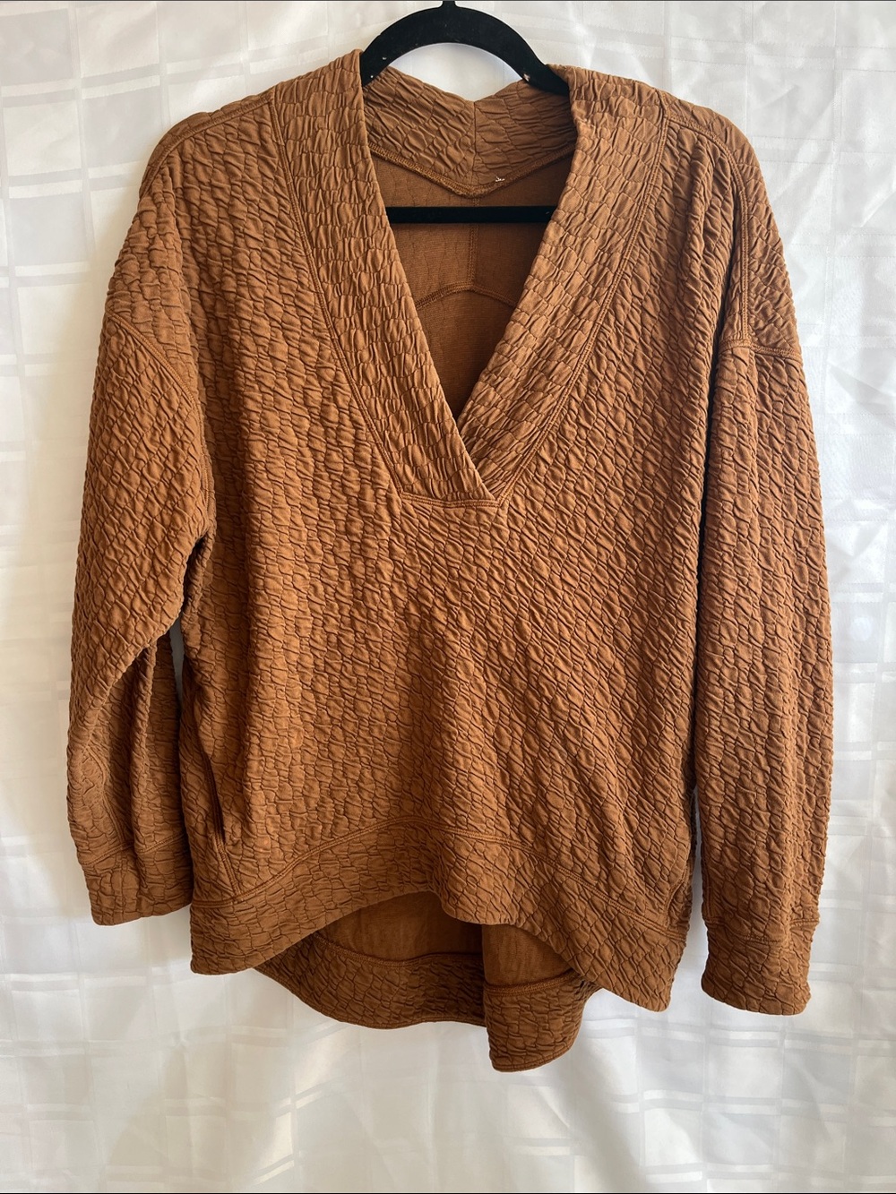 lululemon athletica Textured V-Neck Sweater in Rustic Brown